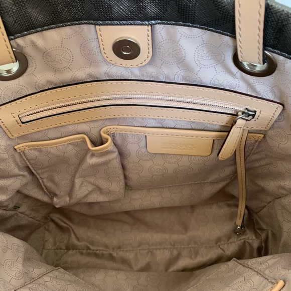 Authentic Michael Kors Tote Bag - Picture 5 of 11